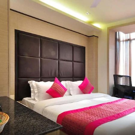 Hotel Royal Grand - Opposite Axis Bank East Patel Nagar Нью-Дели Экстерьер фото