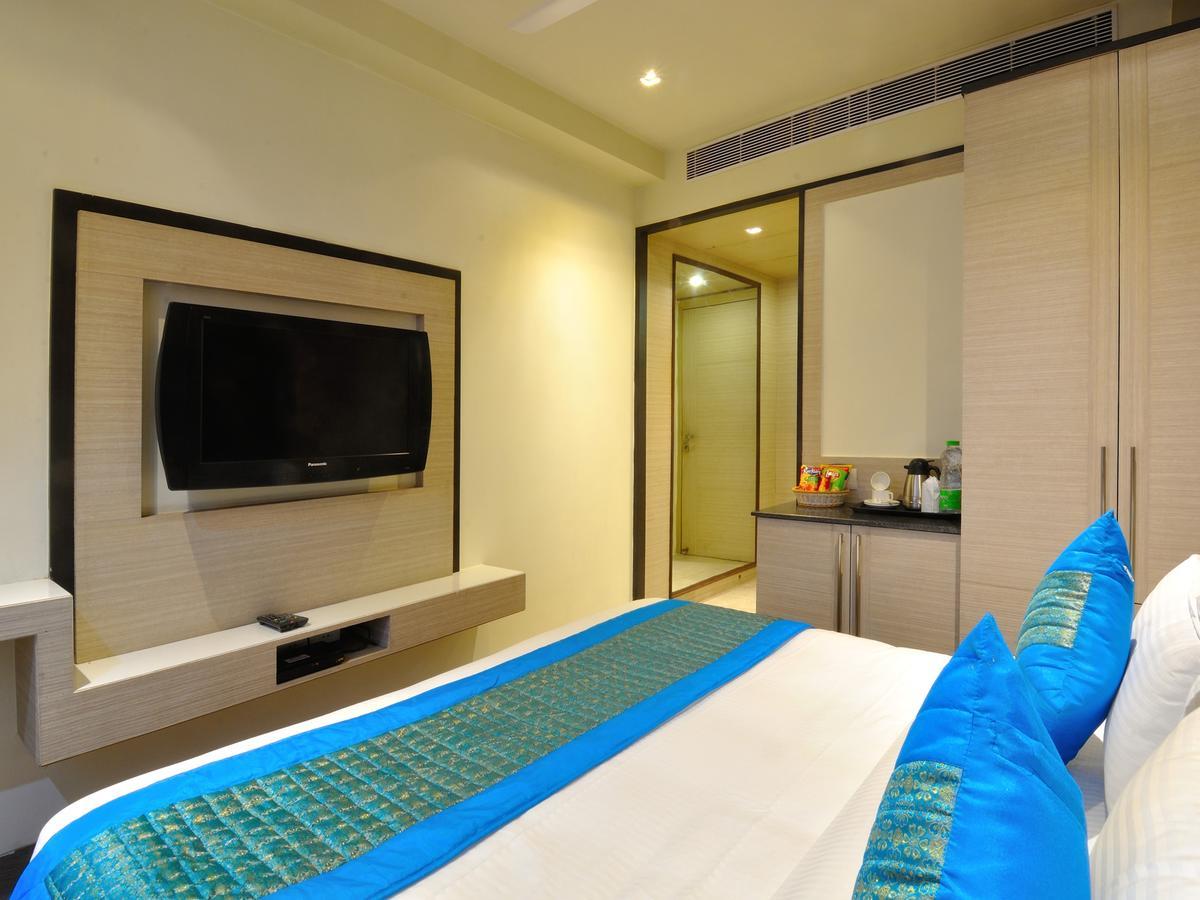 Hotel Royal Grand - Opposite Axis Bank East Patel Nagar Нью-Дели Экстерьер фото
