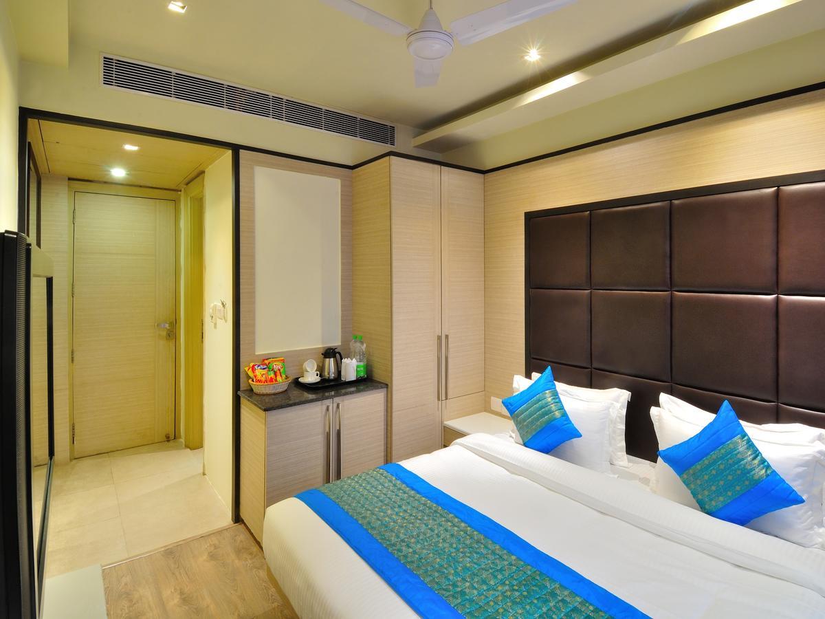 Hotel Royal Grand - Opposite Axis Bank East Patel Nagar Нью-Дели Экстерьер фото