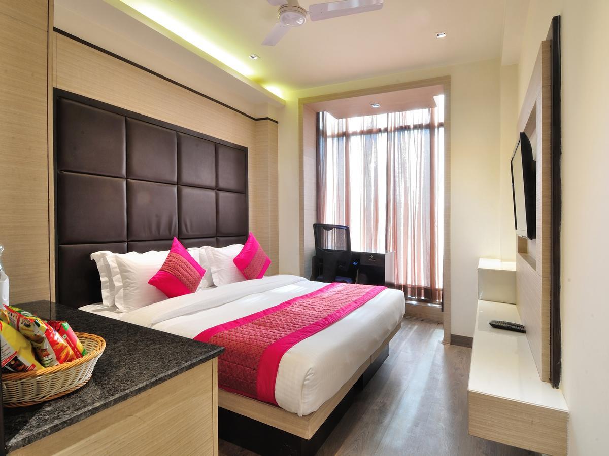 Hotel Royal Grand - Opposite Axis Bank East Patel Nagar Нью-Дели Экстерьер фото
