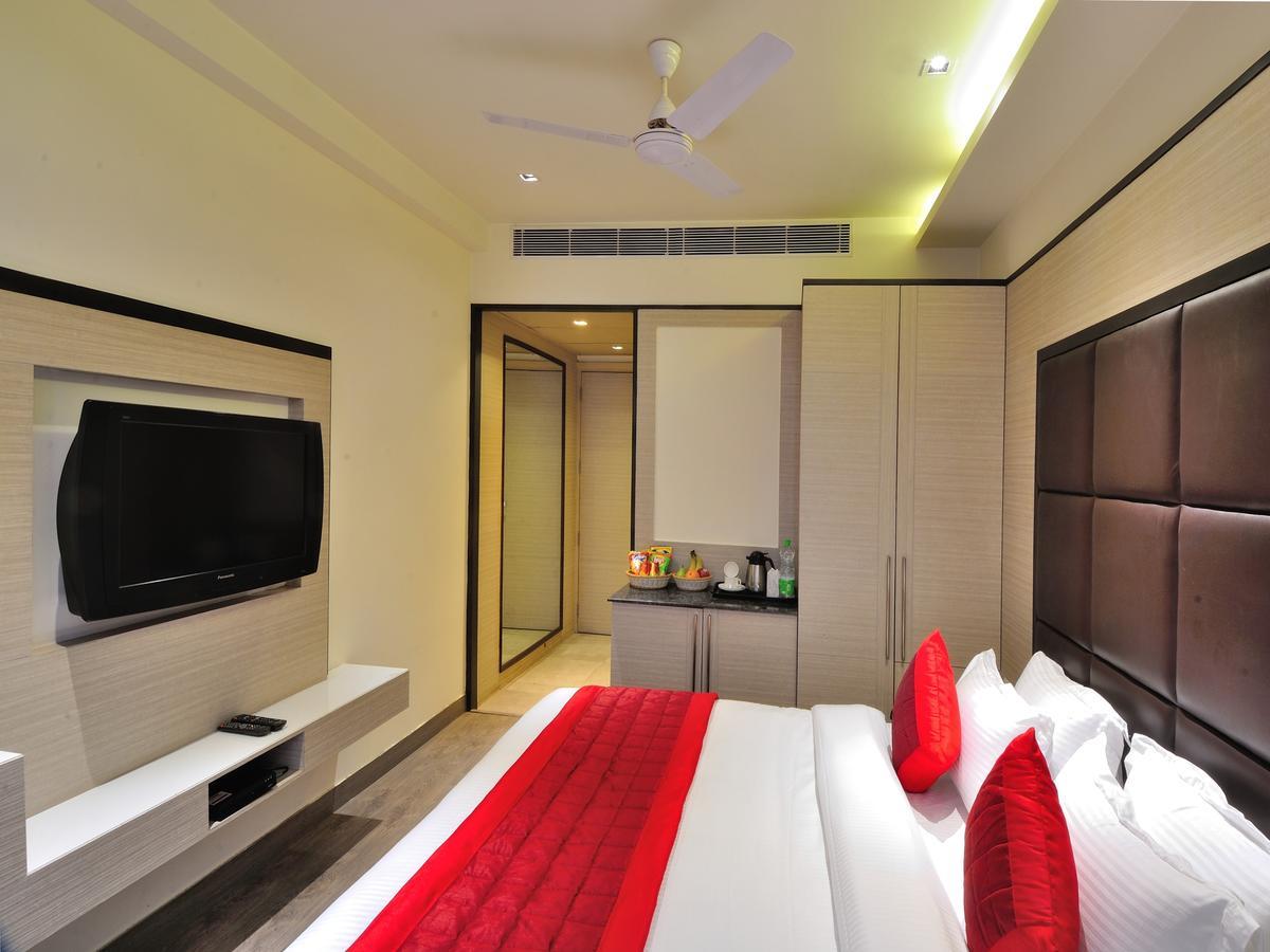 Hotel Royal Grand - Opposite Axis Bank East Patel Nagar Нью-Дели Экстерьер фото