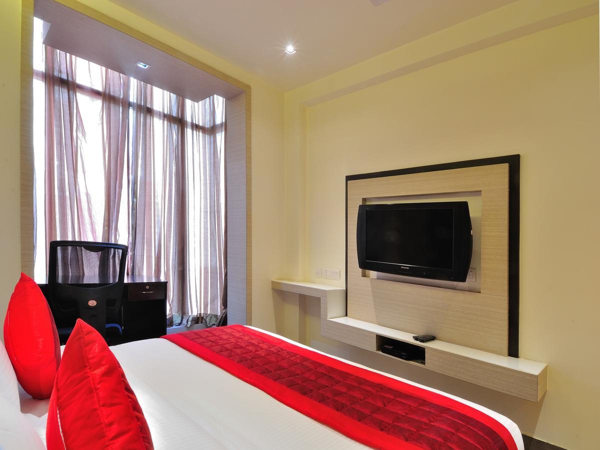 Hotel Royal Grand - Opposite Axis Bank East Patel Nagar Нью-Дели Экстерьер фото