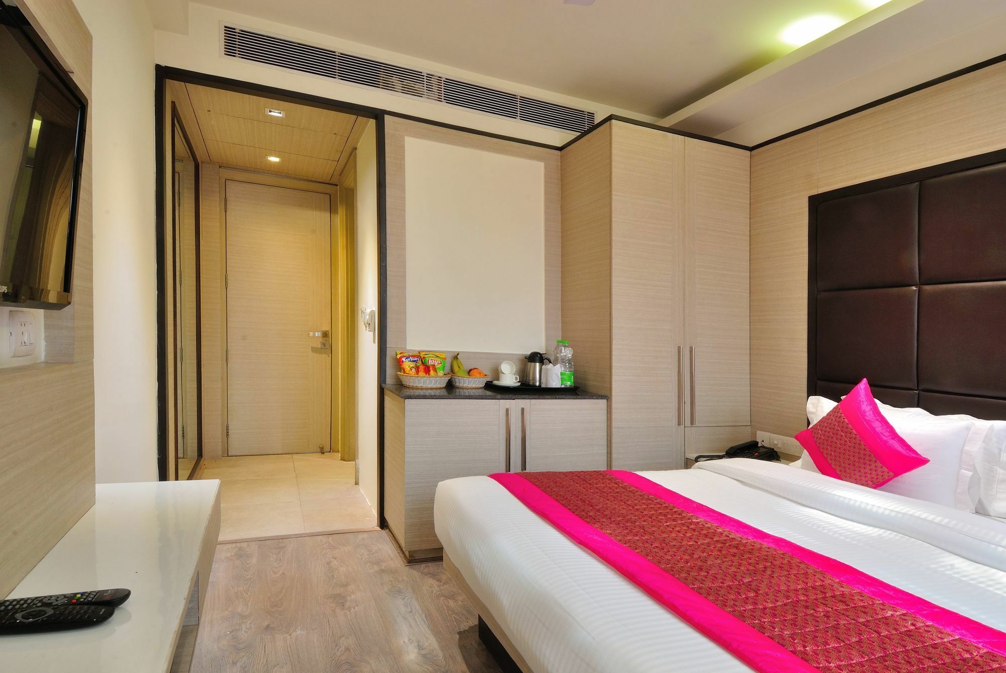 Hotel Royal Grand - Opposite Axis Bank East Patel Nagar Нью-Дели Экстерьер фото