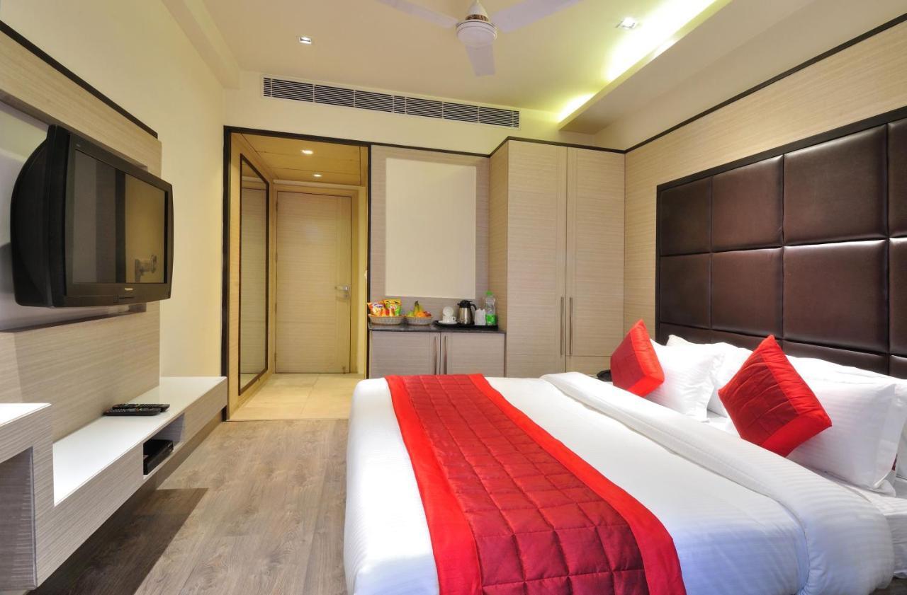 Hotel Royal Grand - Opposite Axis Bank East Patel Nagar Нью-Дели Экстерьер фото